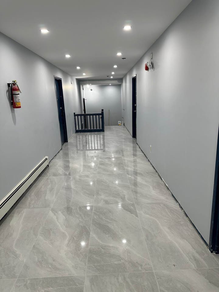 Beautiful Newly Renovated 2 Bedroom Apartment