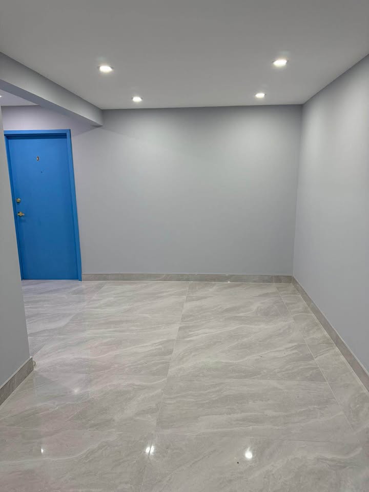 Beautiful Newly Renovated 2 Bedroom Apartment